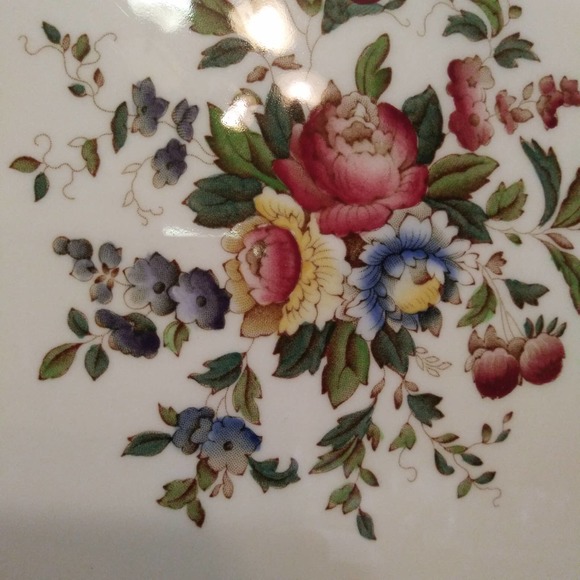 Wedgwood Edme Conway 13in Floral Chop Plate Cream - Picture 2 of 12